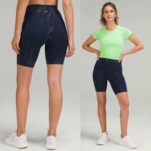 Lululemon Wunder Train High Rise Short 8" in Sun Bleached Wash True Navy Sz 6